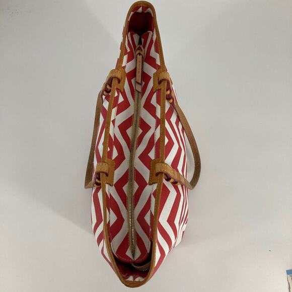 DOONEY & BOURKE RED, WHITE CHEVERON WOMENS SHOULDER BAG TOTE - Picture 12 of 16